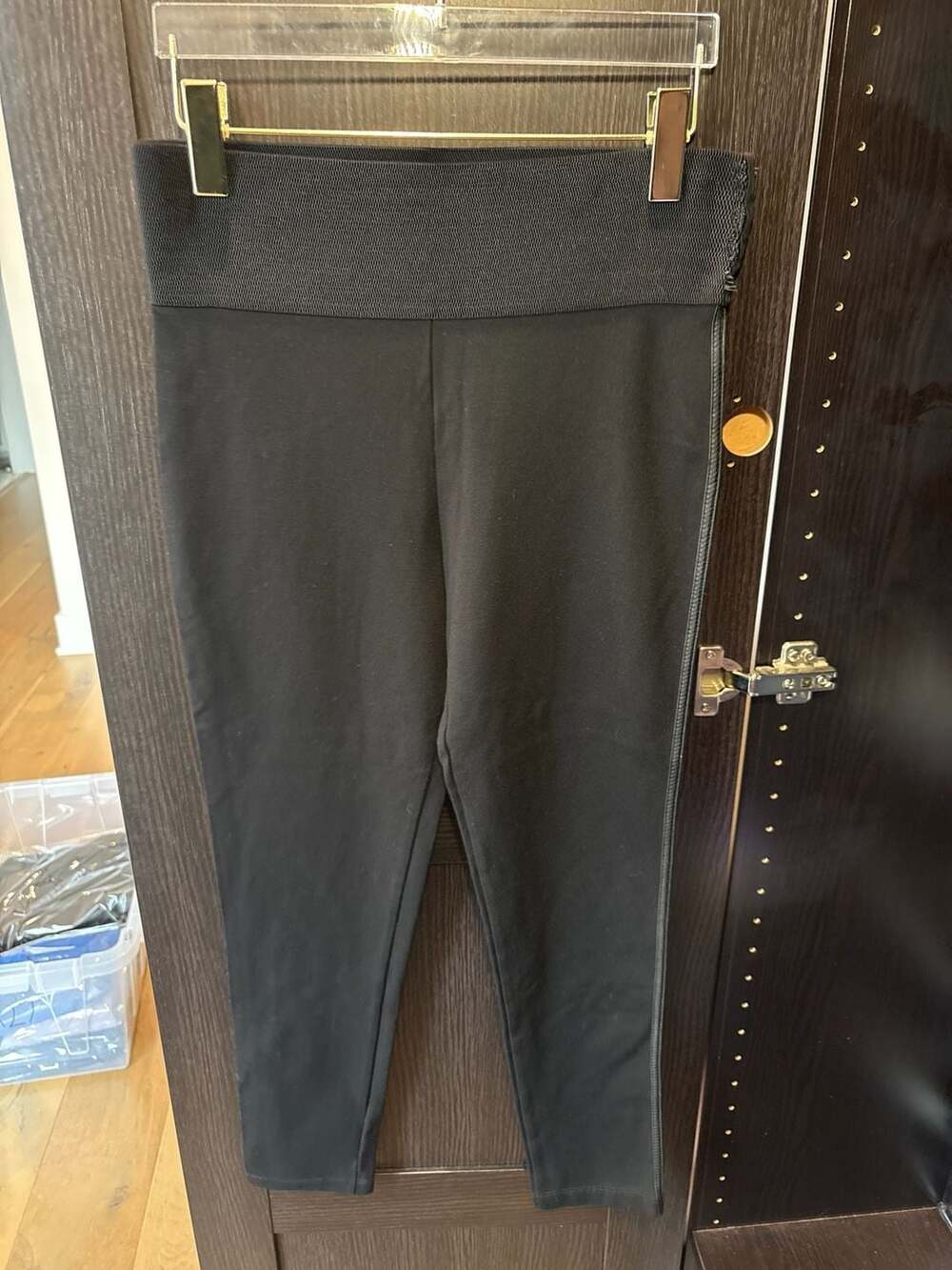 Nygard Slims by Peter Nygard Black Side Stripe Leggings Size M (10-12)